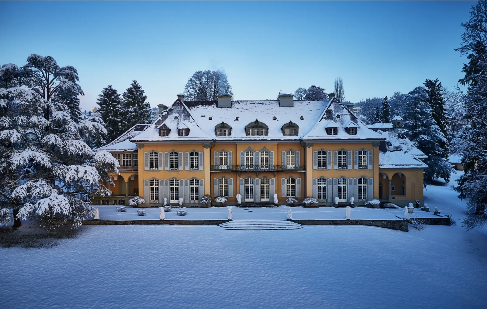 St. Charles Hall in Meggen im Winter